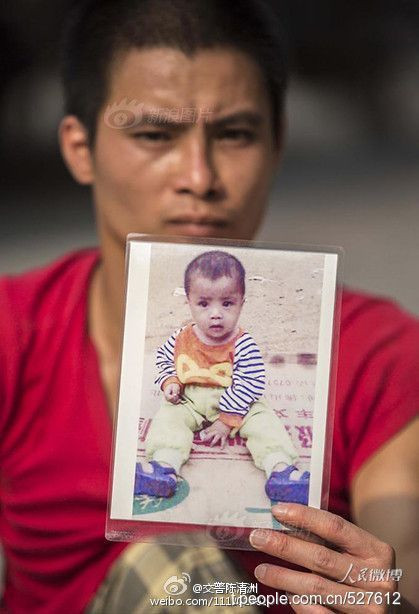 Xúc động cảnh người cha tật nguyền bò lê khắp nơi tìm con thất lạc ảnh 4