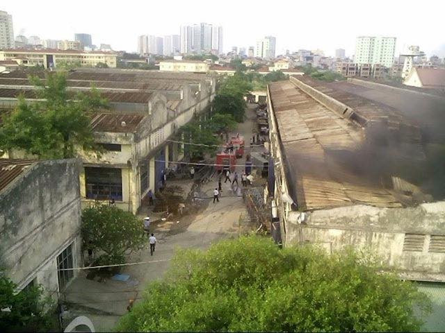 Hà Nội: Cháy lớn tại kho chứa phụ tùng Công ty Ôtô Cơ khí Hòa Bình ảnh 4