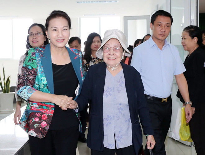 Chủ tịch Quốc hội Nguyễn Thị Kim Ngân tiếp xúc cử tri Cần Thơ ảnh 1