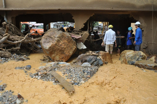 Thủ tướng Lào gửi điện thăm hỏi tình hình mưa lũ tại Việt Nam ảnh 1