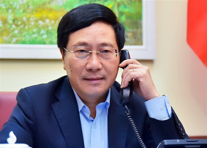 Phó Thủ tướng, Bộ trưởng Bộ Ngoại giao Phạm Bình Minh điện đàm với Bộ trưởng Ngoại giao, Liên minh châu Âu và Hợp tác Tây Ban Nha Arancha Gonzalez Laya. (Ảnh: TTXVN) Việt Nam sẵn sàng chia sẻ thông tin, kinh nghiệm phòng, chống COVID-19 ảnh 1