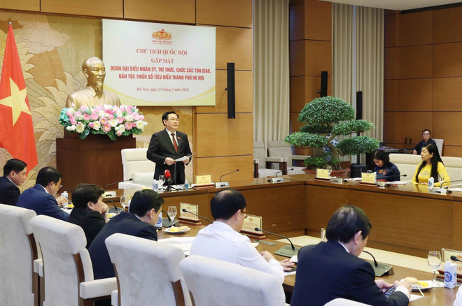 ttxvn_chu tich quoc hoi gap mat 1 (3).jpg