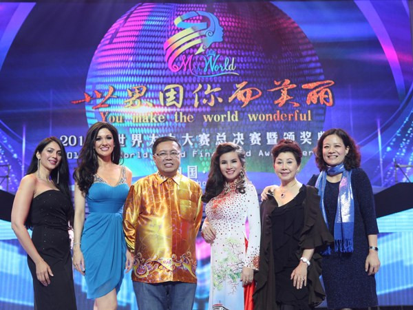 Thí sinh Mrs World thi trang phục truyền thống dân tộc ảnh 3