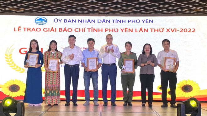 Giải thưởng Báo chí Phú Yên lần thứ 16: Phóng viên TTXVN đoạt giải A ảnh 1