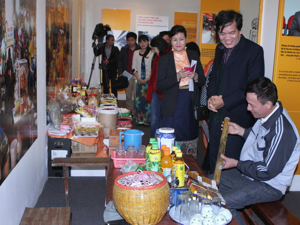 Gặp lại chợ xưa trong triển lãm "Chuyện của chợ" ảnh 1