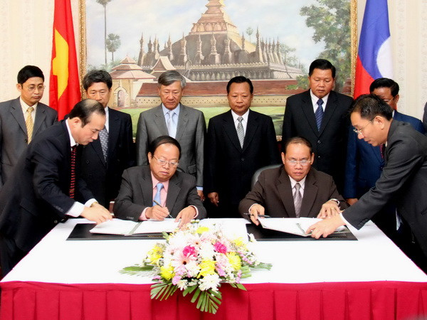 Nâng cấp tượng đài về tình đoàn kết Việt Nam-Lào ảnh 1