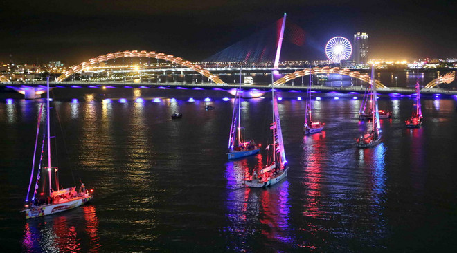 12 thuyền buồm diễu hành trên sông Hàn: Ấn tượng khó quên ảnh 2