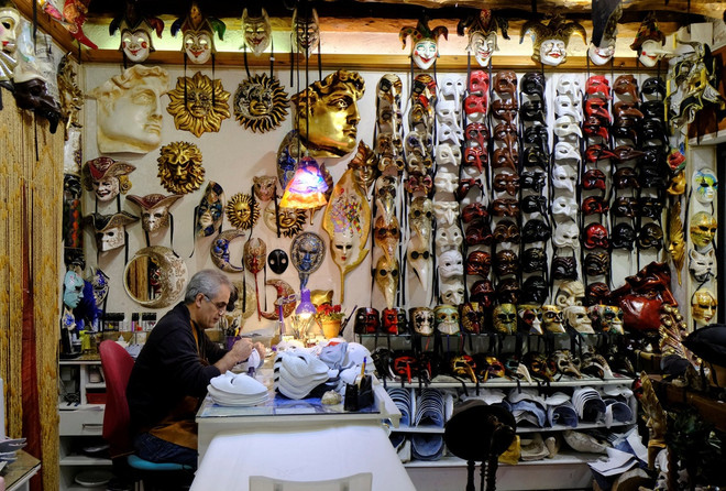 Italy: Lễ hội hóa trang Carnival khác thường tại Venice ảnh 1