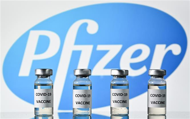 Biến thể của virus SARS-CoV-2 được phát hiện tại Nam Phi có thể làm giảm 2/3 khả năng bảo vệ kháng thể của vaccine ngừa bệnh viêm đường hô hấp cấp COVID-19, do 2 hãng dược phẩm Pfizer/BioNTech phối hợp bào chế. (Nguồn:TTXVN)) Biến thể của virus SARS-CoV-2 ở Nam Phi làm giảm công hiệu của vắcxin ảnh 1