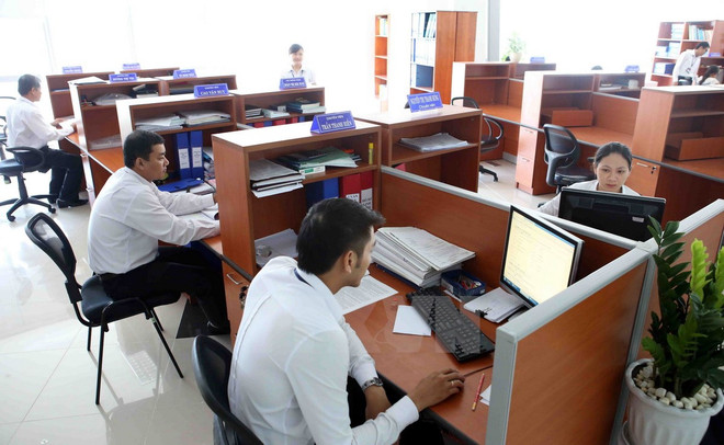 Câu chuyện về công tác cán bộ: 5 người làm hết việc của 25 người ảnh 1