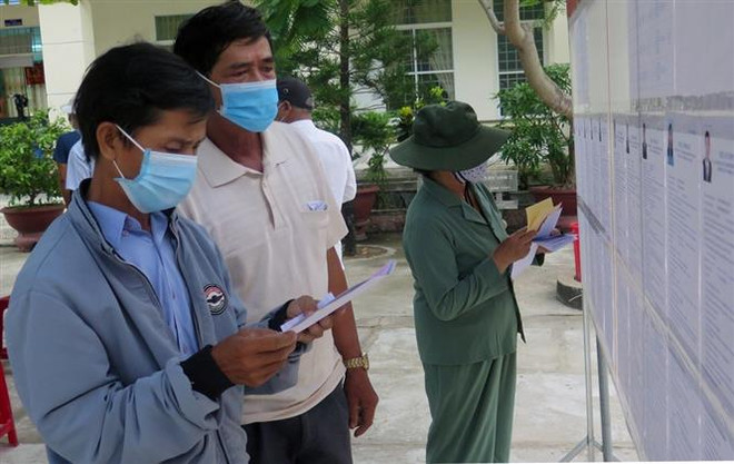 Cử tri ở Phú Yên, Cà Mau rộn ràng trong Ngày hội non sông ảnh 1