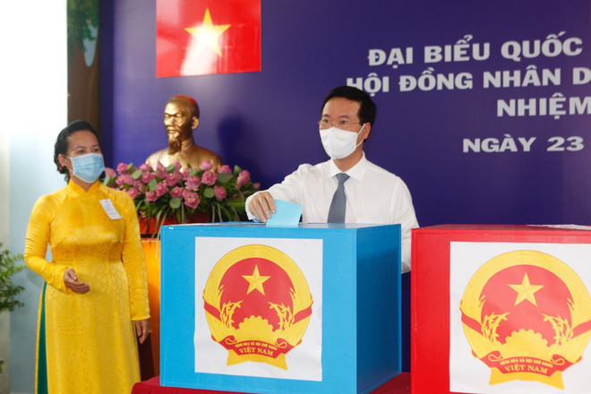 Cử tri TP.HCM, Vĩnh Long, Sóc Trăng, Quảng Ngãi nô nức đi bầu cử ảnh 1