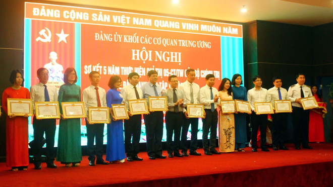 Đưa học và làm theo Bác thành việc làm hàng ngày của cán bộ, đảng viên ảnh 3