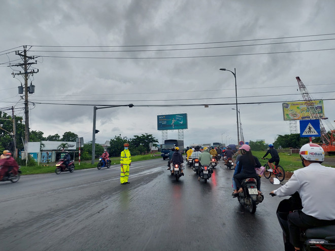 [Photo] Cầu Rạch Miễu nối Tiền Giang và Bến Tre ùn ứ cục bộ ảnh 3