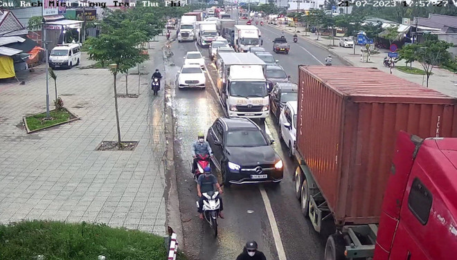 [Photo] Cầu Rạch Miễu nối Tiền Giang và Bến Tre ùn ứ cục bộ ảnh 9