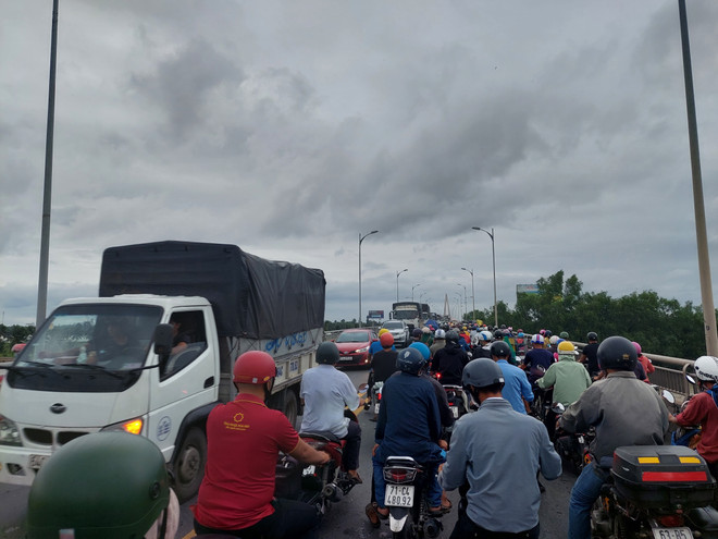 [Photo] Cầu Rạch Miễu nối Tiền Giang và Bến Tre ùn ứ cục bộ ảnh 7