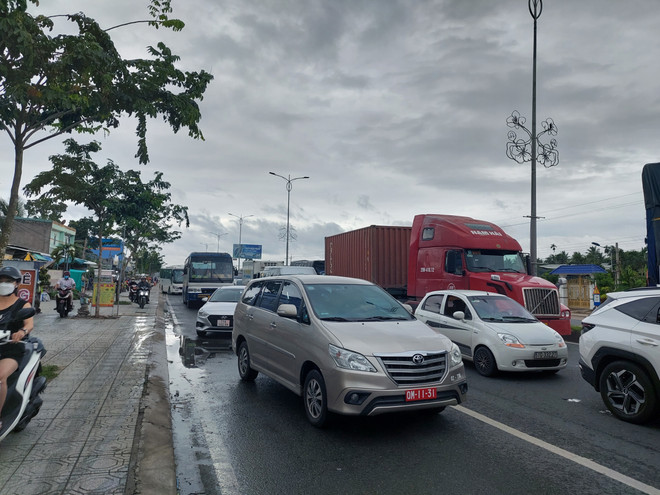 [Photo] Cầu Rạch Miễu nối Tiền Giang và Bến Tre ùn ứ cục bộ ảnh 2