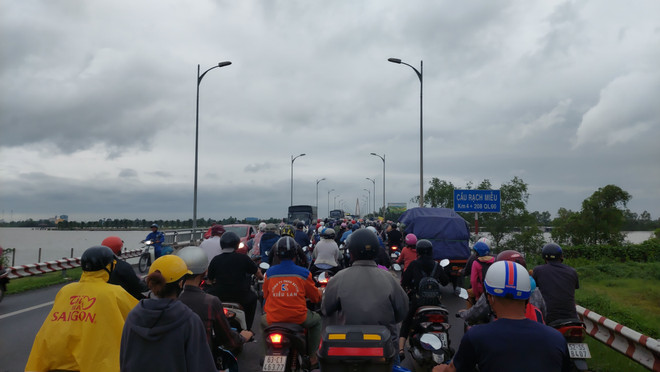 [Photo] Cầu Rạch Miễu nối Tiền Giang và Bến Tre ùn ứ cục bộ ảnh 4