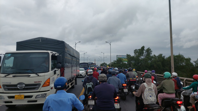[Photo] Cầu Rạch Miễu nối Tiền Giang và Bến Tre ùn ứ cục bộ ảnh 6