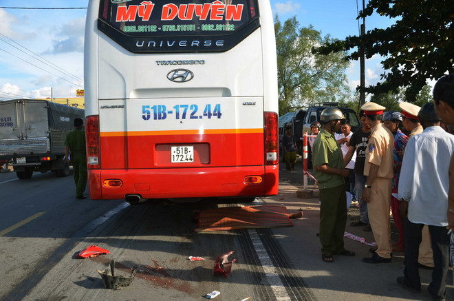 Truy tìm lái xe khách bỏ chạy sau khi gây tai nạn chết người ảnh 1