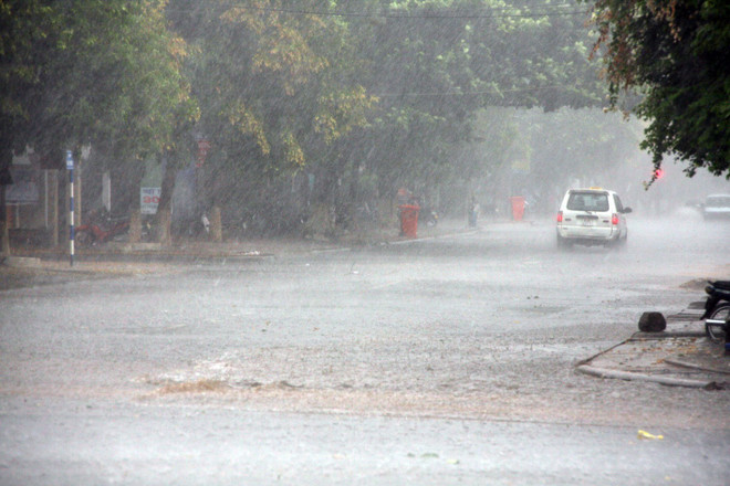 Trung Bộ có mưa to, Nam Bộ đề phòng ngập lụt trong đêm 14/10 ảnh 1