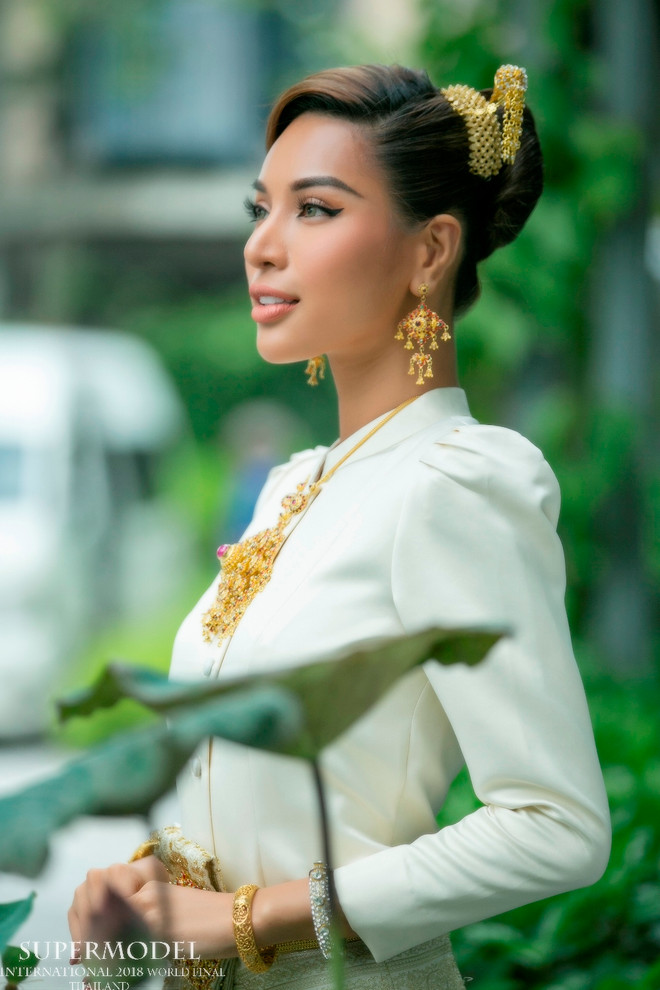 Khả Trang ‘khác biệt’ giữa dàn mẫu tại Super Model International ảnh 13