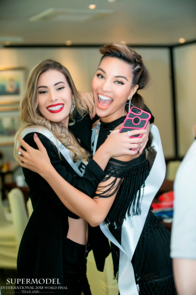 Khả Trang ‘khác biệt’ giữa dàn mẫu tại Super Model International ảnh 6