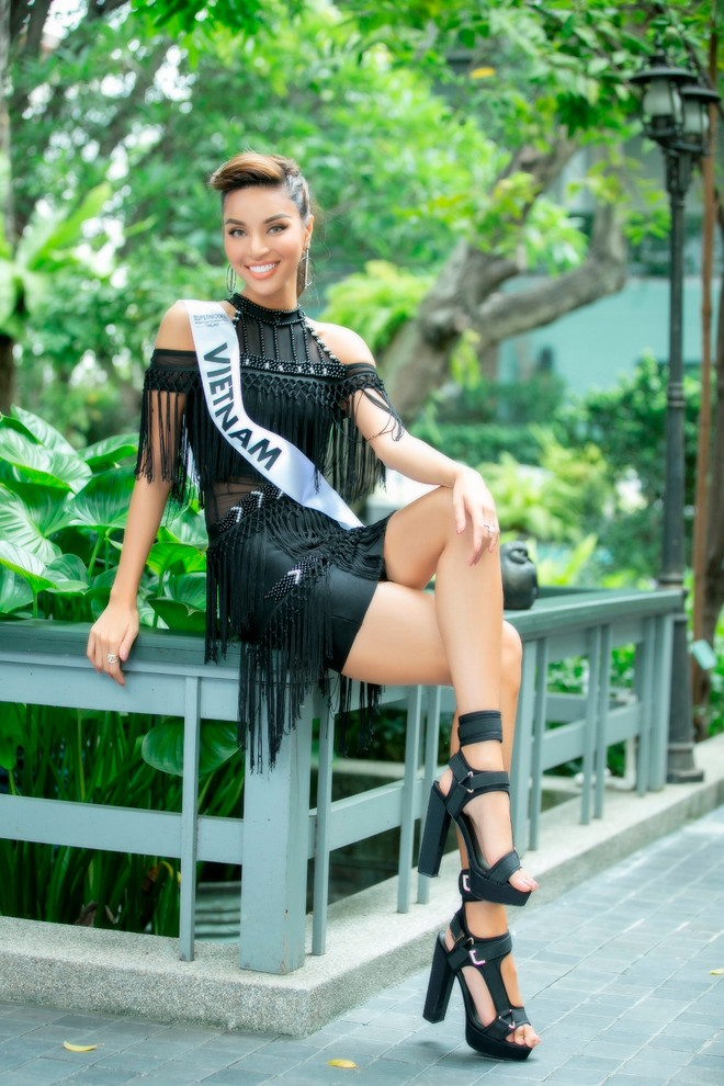 Khả Trang ‘khác biệt’ giữa dàn mẫu tại Super Model International ảnh 10