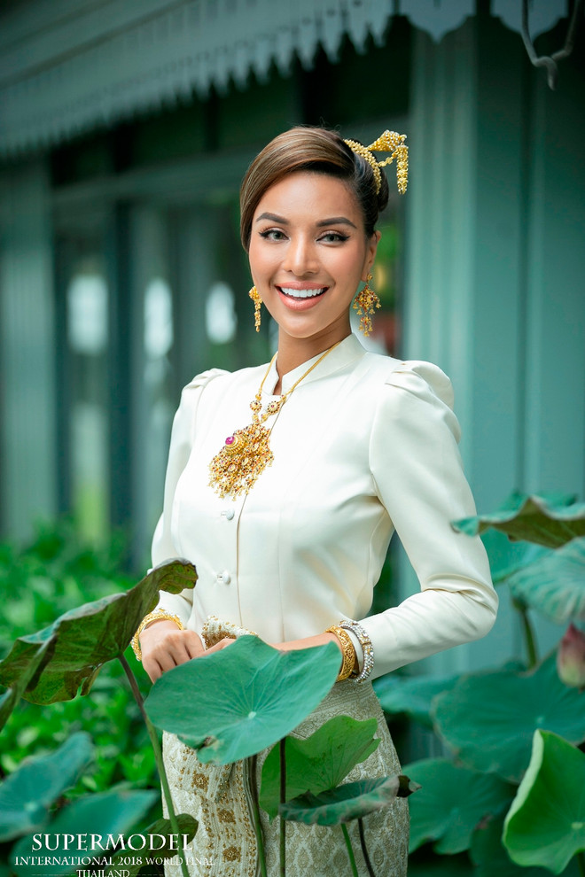 Khả Trang ‘khác biệt’ giữa dàn mẫu tại Super Model International ảnh 14