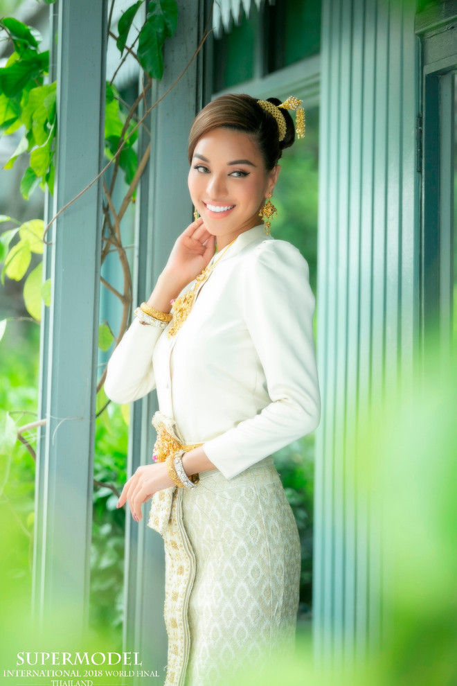 Khả Trang ‘khác biệt’ giữa dàn mẫu tại Super Model International ảnh 16