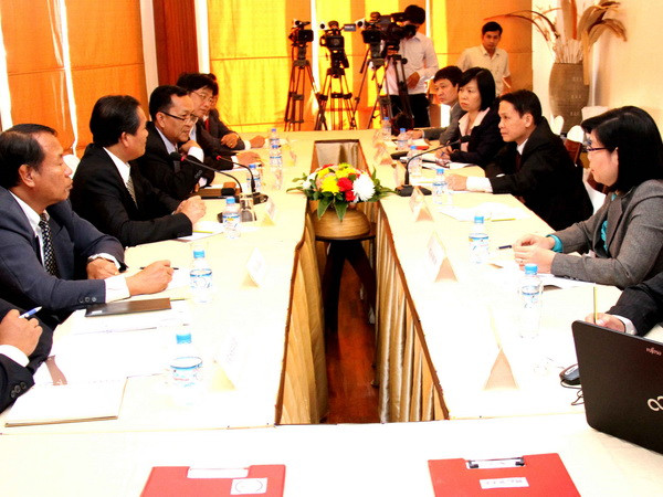Toàn cảnh hội đàm giữa đoàn đại biểu cấp cao TTXVN và KPL. (Ảnh: Hoàng Chương/Vietnam+) Đoàn đại biểu cấp cao TTXVN thăm, làm việc tại Lào ảnh 1