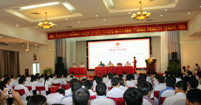 Bộ trưởng Nội vụ: Không hạ thấp tiêu chuẩn trình độ của cán bộ cấp xã ảnh 1