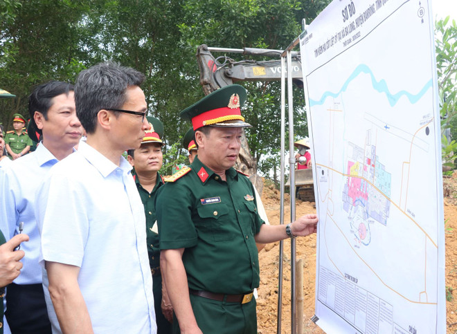 Phó Thủ tướng Vũ Đức Đam tri ân các Anh hùng liệt sỹ tại Quảng Trị ảnh 2