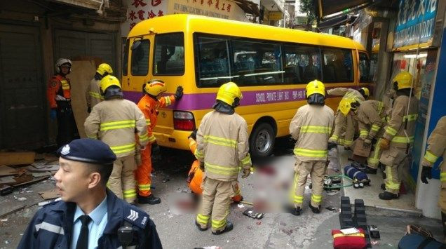 Hong Kong: Xe trôi tự do đâm vào khu chợ, 15 người thương vong ảnh 1