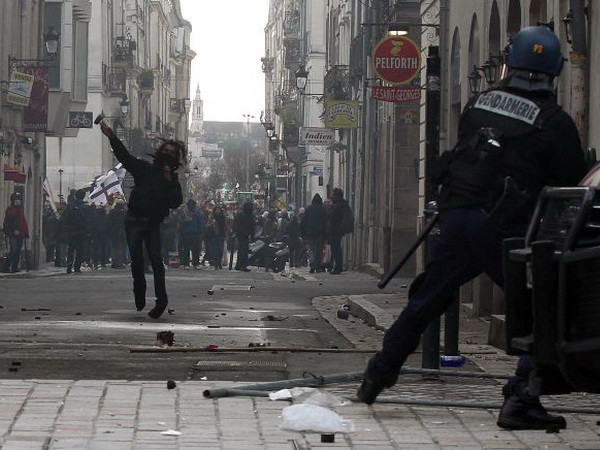 Pháp: Biểu tình phản đối xây dựng sân bay ở Nantes ảnh 1