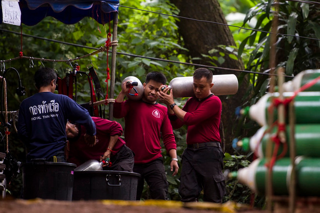 Elon Musk đề xuất dùng tàu ngầm mini để giải cứu đội bóng Thái Lan ảnh 1