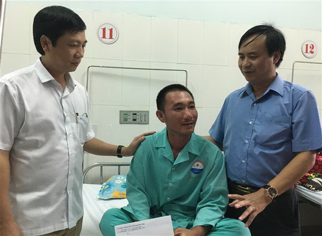 Quảng Trị: Sức khỏe của 8 người trên tàu Vietship 01 đã ổn định ảnh 1