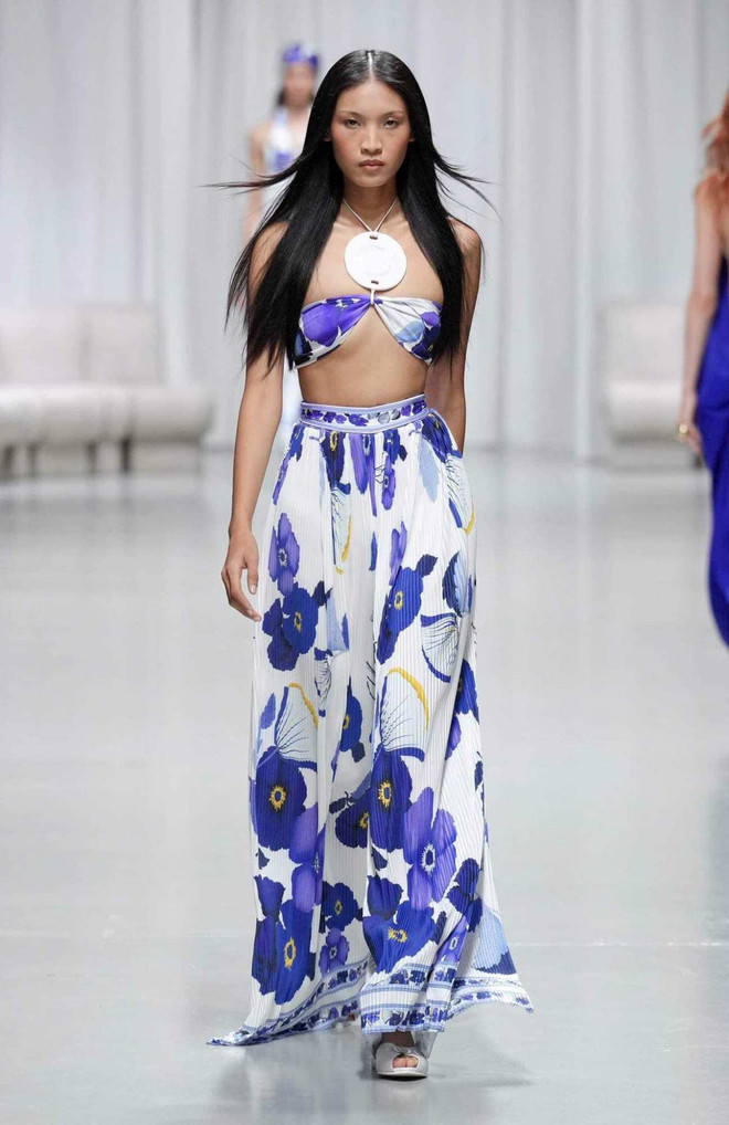 6. Huỳnh Tú Anh trình diễn tại Paris Fashion Week 2025 trong show diễn của thương hiệu Leonard Paris.JPG