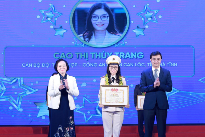 Tuyên dương 44 cán bộ, công chức, viên chức trẻ giỏi toàn quốc ảnh 2