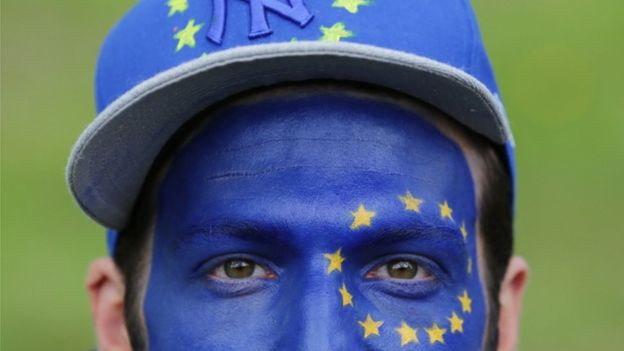 Những người ủng hộ Anh ở lại EU biểu tình lớn khắp đất nước ảnh 1