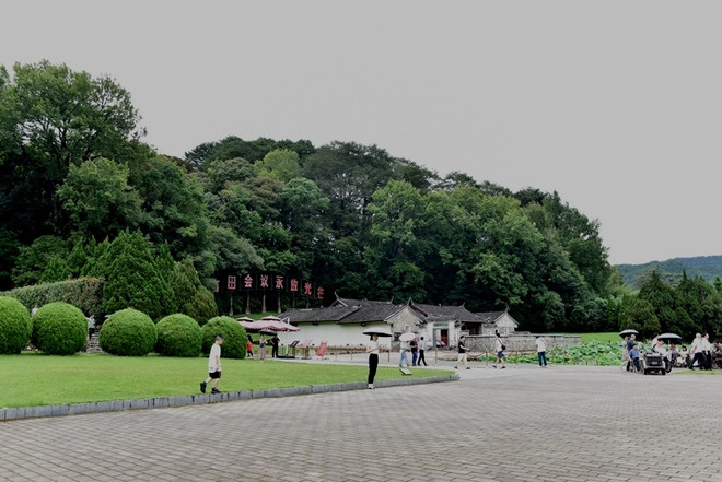 [Photo] Tham quan công viên tưởng niệm Mao Trạch Đông ở Trung Quốc ảnh 4