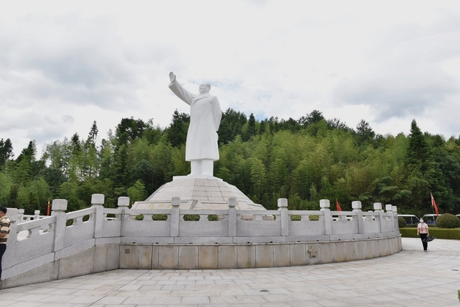 [Photo] Tham quan công viên tưởng niệm Mao Trạch Đông ở Trung Quốc ảnh 2