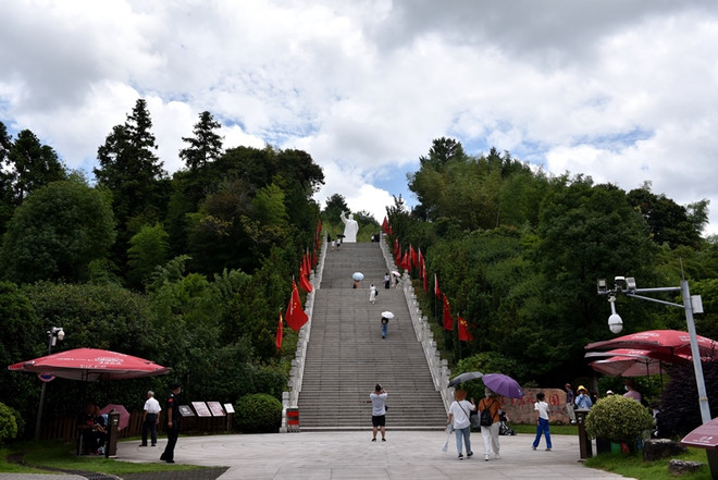 [Photo] Tham quan công viên tưởng niệm Mao Trạch Đông ở Trung Quốc ảnh 1
