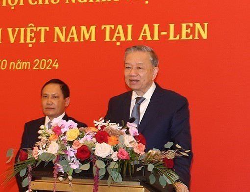 ttxvn_tong bi thu gap cong dong nguoi viet o Ireland 1.jpg