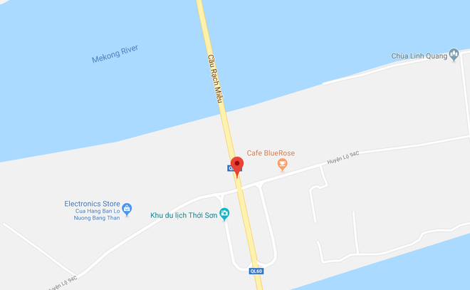 Xe bị nạn nằm chắn ngang cầu Rạch Miễu gây ùn tắc nghiêm trọng ảnh 1