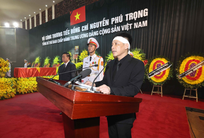 Ông Nguyễn Trọng Trường, đại diện gia đình Tổng Bí thư Nguyễn Phú Trọng phát biểu. (Ảnh: TTXVN) ttxvn_truy dieu 7.jpg