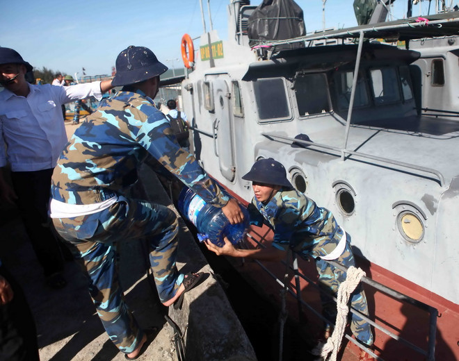 Tìm thấy thi thể bị dù quấn chặt nghi là phi công Trần Quang Khải ảnh 1