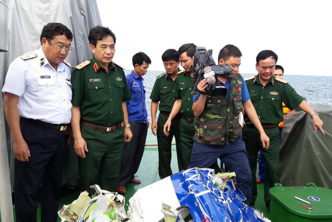 Tiếp tục tìm được nhiều mảnh vỡ của máy bay CASA 212 gặp nạn ảnh 1