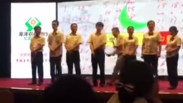 Nhân viên bị ép gặm mướp đắng vì không đạt doanh số bán hàng ảnh 3