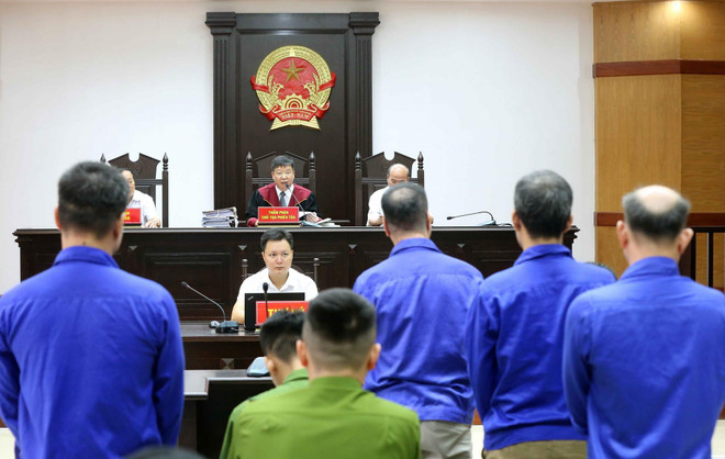 Vụ bảo kê tại chợ Long Biên: Xét xử Hưng 'kính' cùng đồng phạm ảnh 1